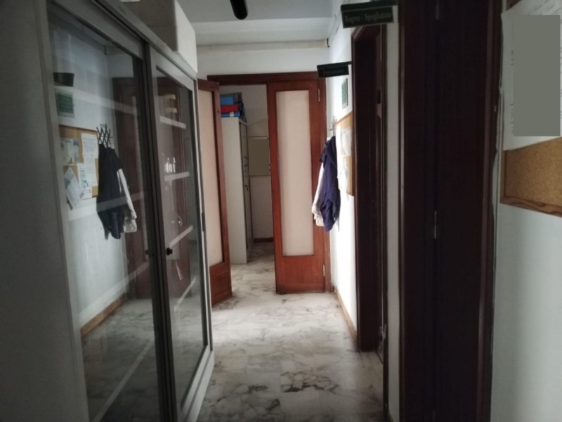 Ampio Appartamento Con Cantina Via Aschenez 160 Mq