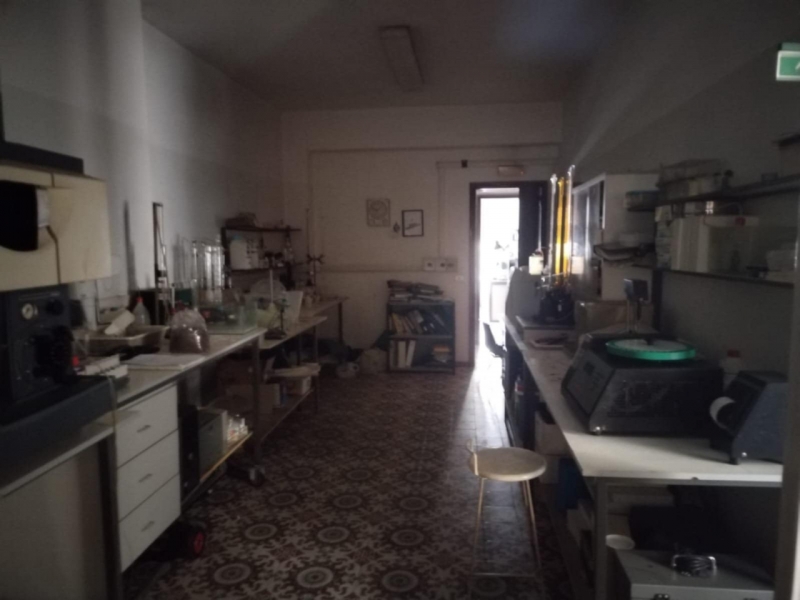 Ampio Appartamento Con Cantina Via Aschenez 160 Mq