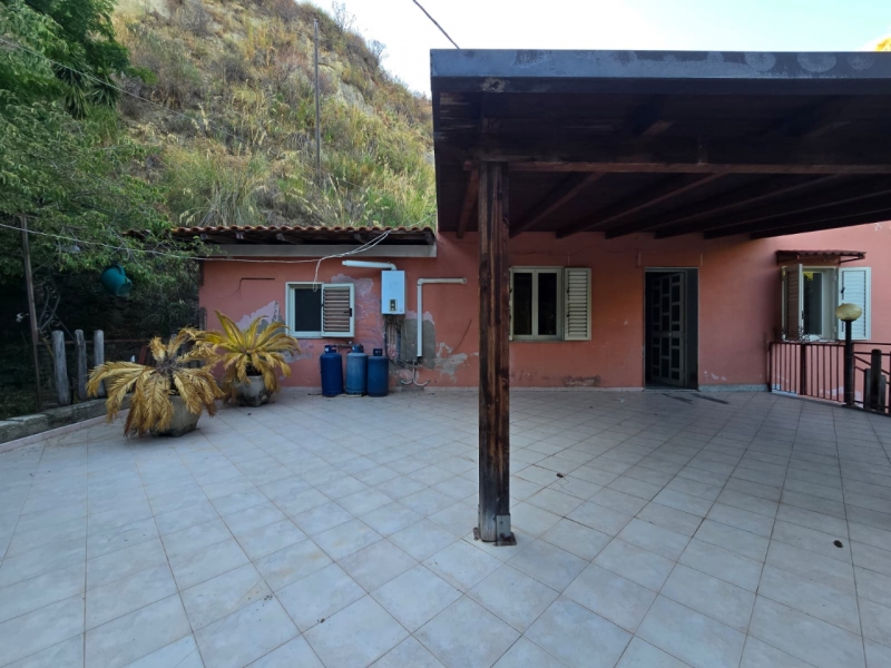 Villa Indipendente Da Ristrutturare 160 Mq Con Giardino 1000 Mq Prumo 
