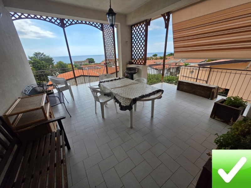 Ampio Appartamento + Giardino + Garage + Cantina Condofuri