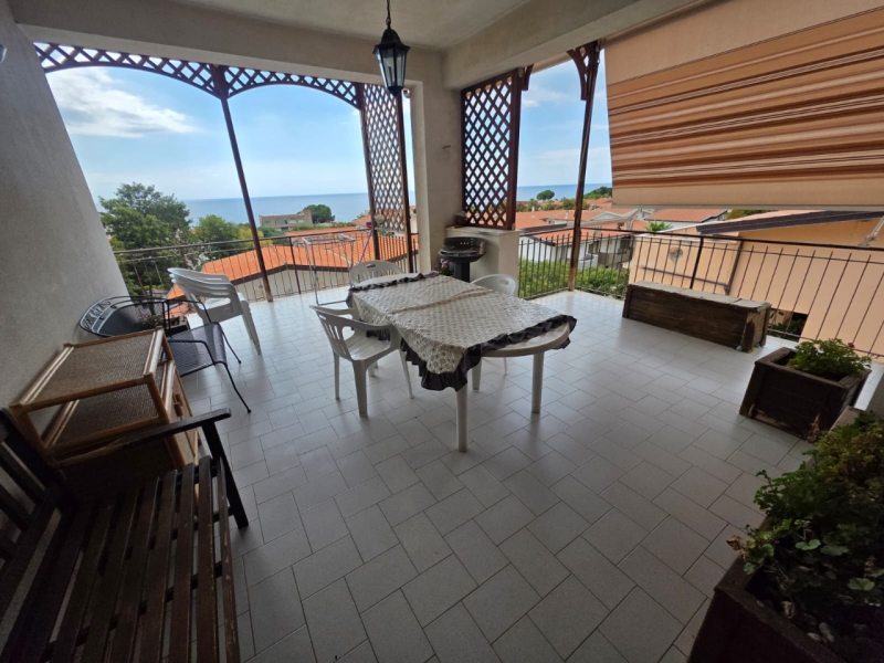 Ampio Appartamento + Giardino + Garage + Cantina Condofuri