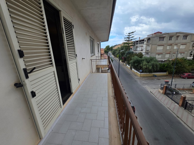 Ampio Appartamento + Giardino + Garage + Cantina Condofuri