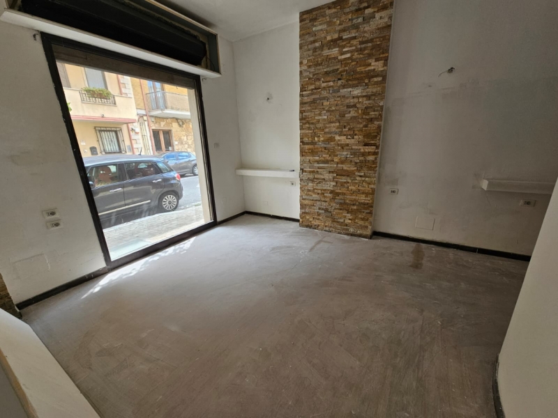 Locale Commerciale Ristrutturato Via Paolo Pellicano