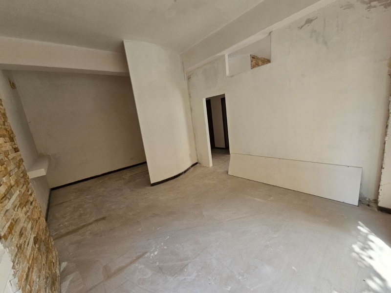 Locale Commerciale Ristrutturato Via Paolo Pellicano