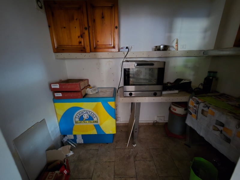 Locale commerciale C1 Con Corte Ravagnese