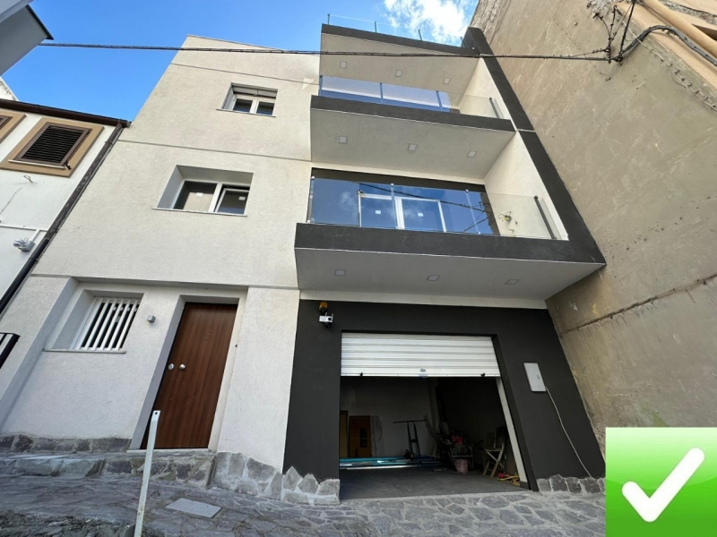 Villetta Indipendente 200 Mq + Terrazzo Centro