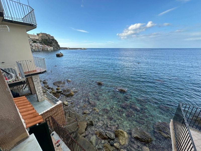 Casa Indipendente Fronte Mare Accesso Diretto Chianalea