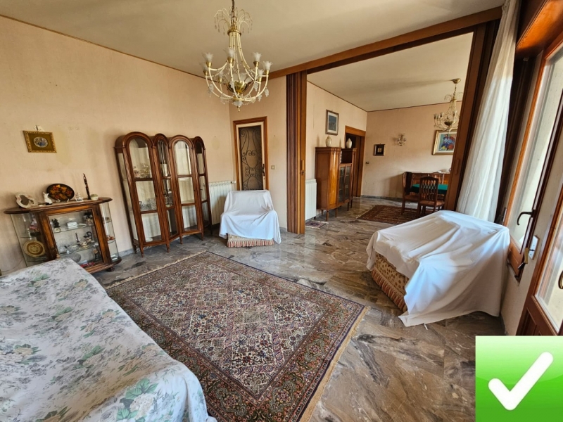 Appartamento Via Filippini 220 Mq 3 Piano No Ascensore