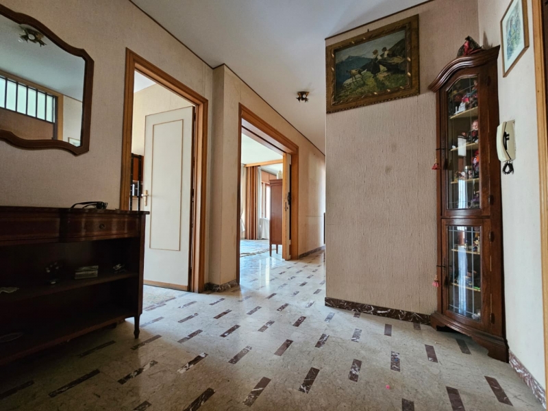 Appartamento Via Filippini 220 Mq 3 Piano No Ascensore