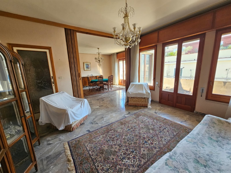 Appartamento Via Filippini 220 Mq 3 Piano No Ascensore