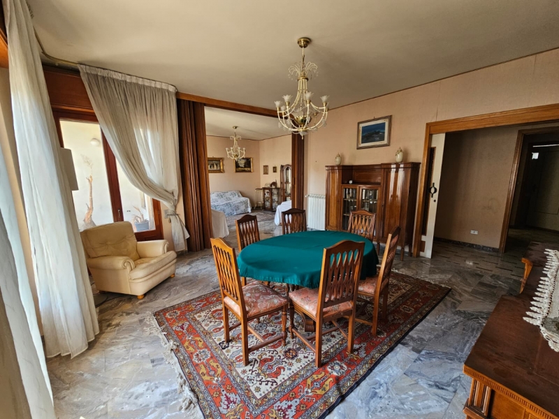 Appartamento Via Filippini 220 Mq 3 Piano No Ascensore