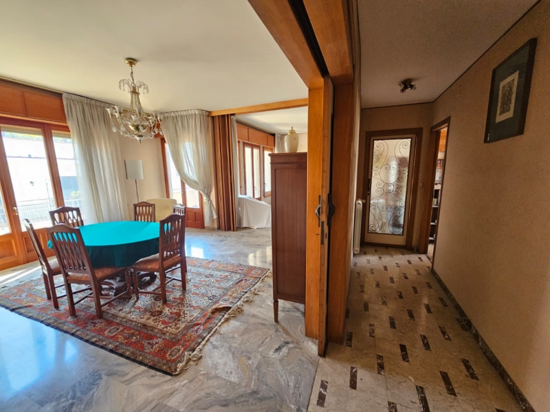 Appartamento Via Filippini 220 Mq 3 Piano No Ascensore