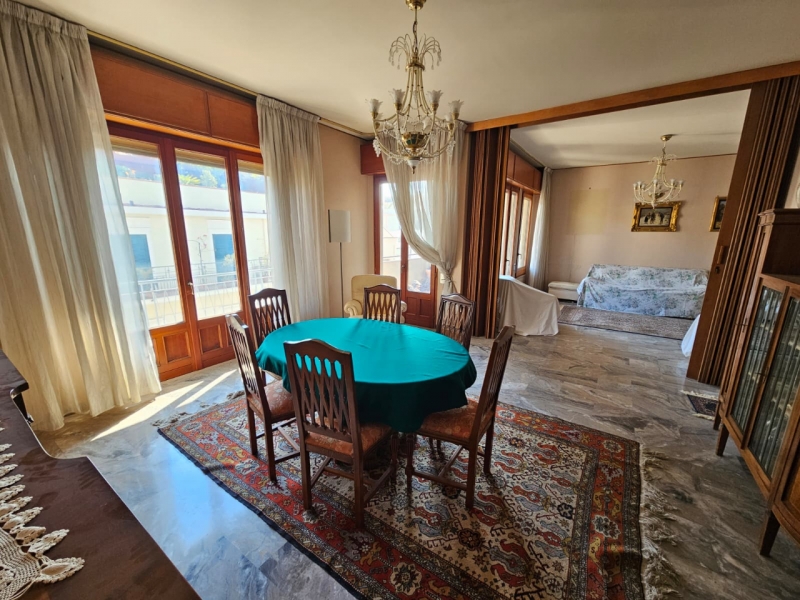 Appartamento Via Filippini 220 Mq 3 Piano No Ascensore