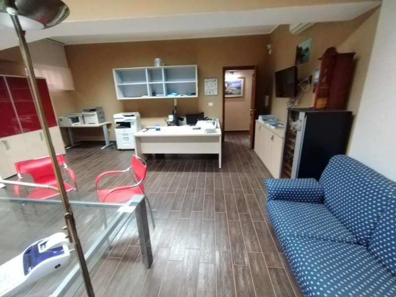 Studio Ristrutturato Arredato Viale Aldo Moro