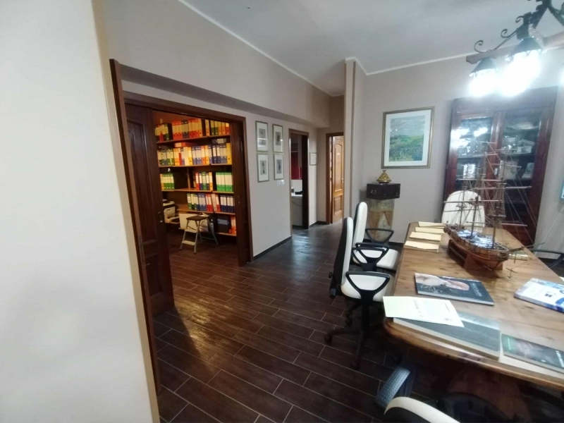 Studio Ristrutturato Arredato Viale Aldo Moro