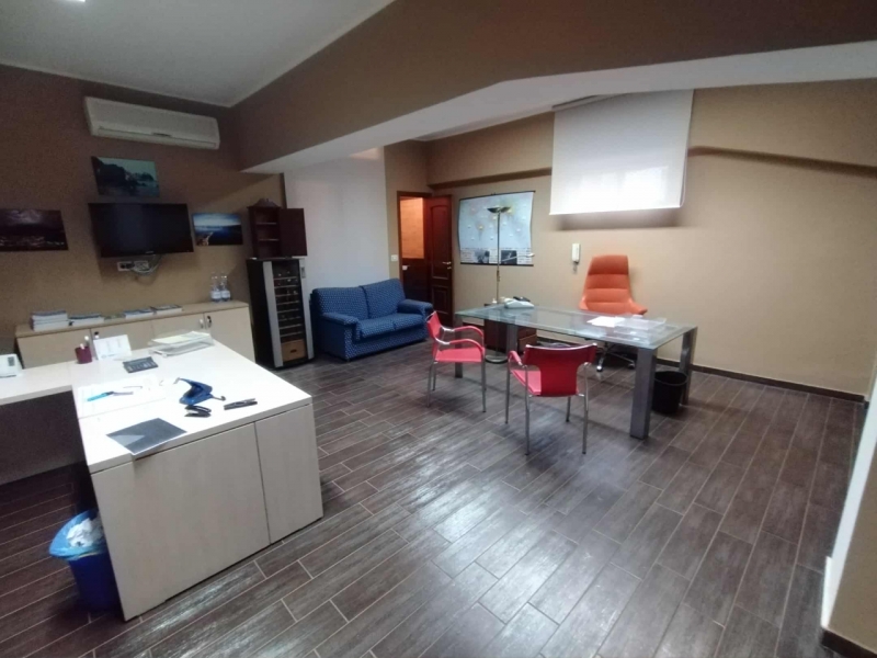 Studio Ristrutturato Arredato Viale Aldo Moro