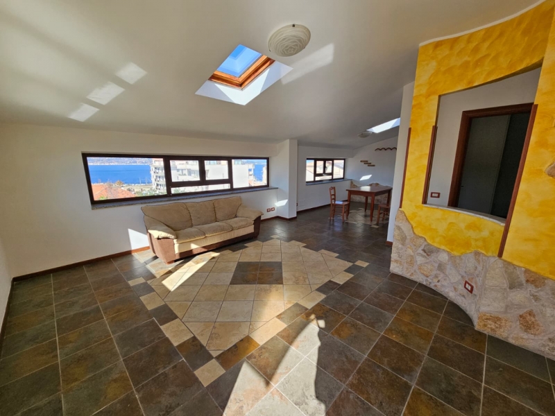 Mansarda Semi Arredata Panoramica Con Terrazzo Pezzo