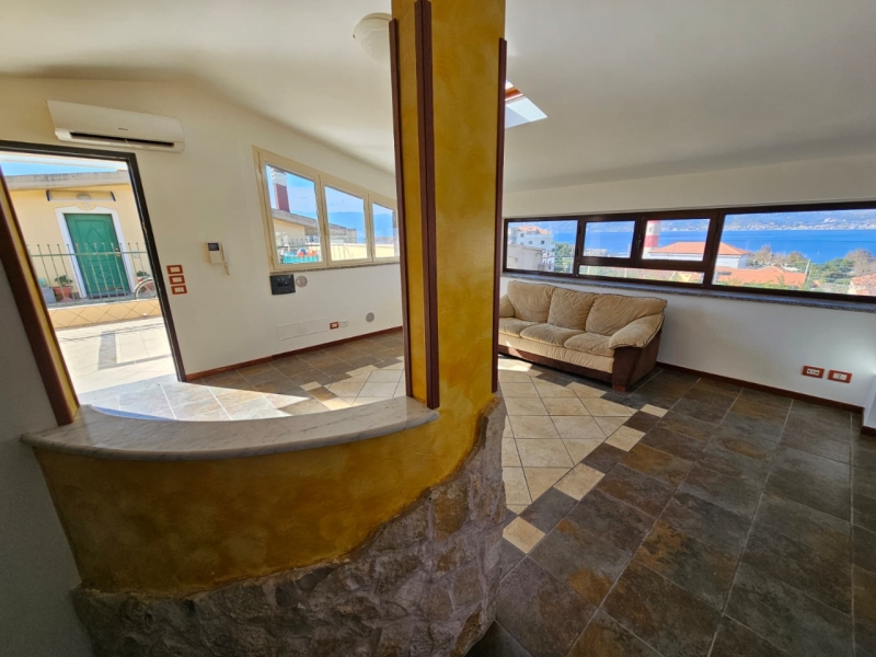 Mansarda Semi Arredata Panoramica Con Terrazzo Pezzo