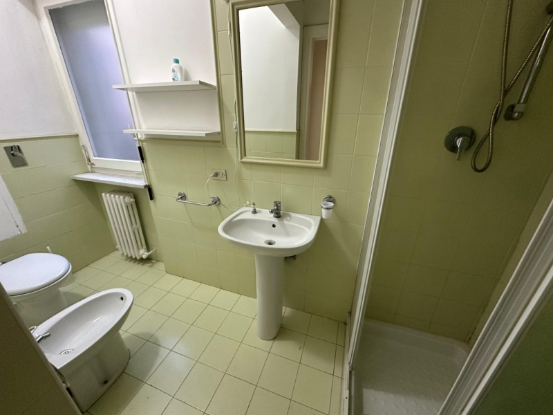 Appartamento Arredato Con Cortile Via Marina 70 Mq