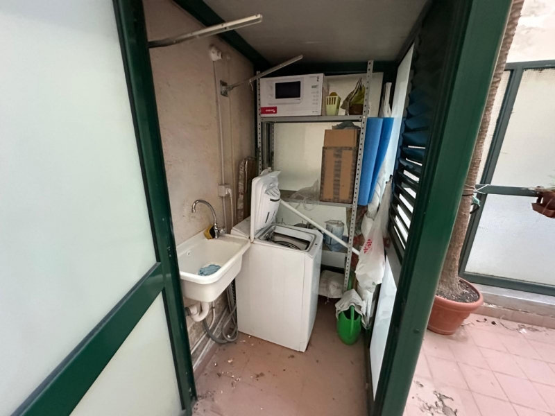 Appartamento Arredato Con Cortile Via Marina 70 Mq