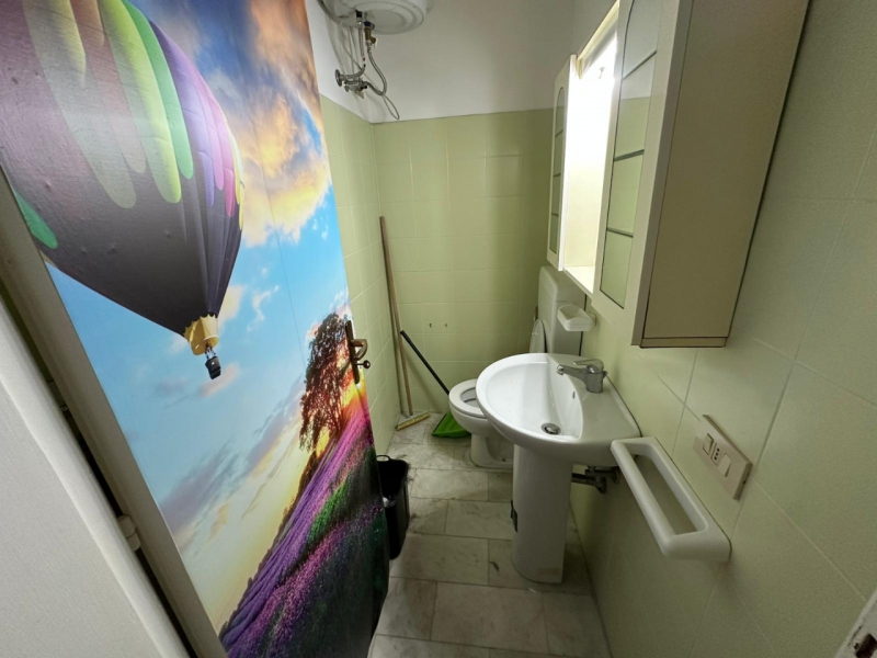 Appartamento Arredato Con Cortile Via Marina 70 Mq