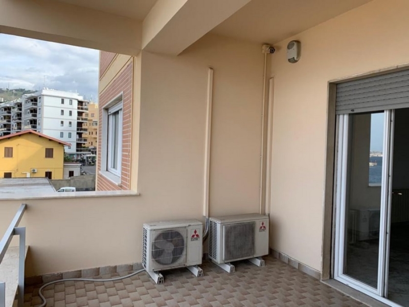 Studio Categoria A10 Con Terrazzo a Livello Ponte Della Libertà 200 Mq