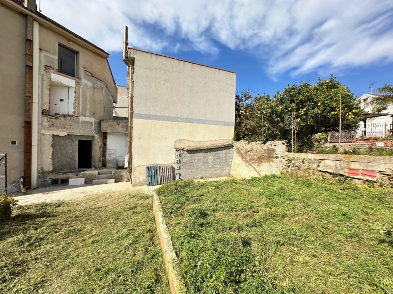 Villa indipendente Su Quattro Livelli Con giardino Villa San Giovanni