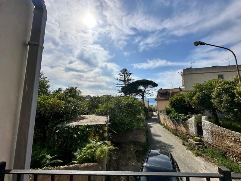 Villa indipendente Su Quattro Livelli Con giardino Villa San Giovanni