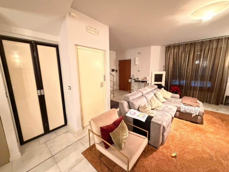 Villa A Schiera Con Giardino e Terrazzo Sbarre Pressi Bar San Francesco