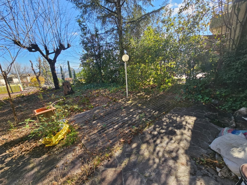 Fabbricato Indipendente 1400 Mq Con Corte Chianciano Terme