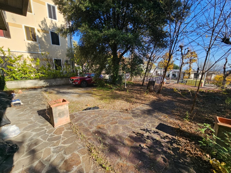 Fabbricato Indipendente 1400 Mq Con Corte Chianciano Terme