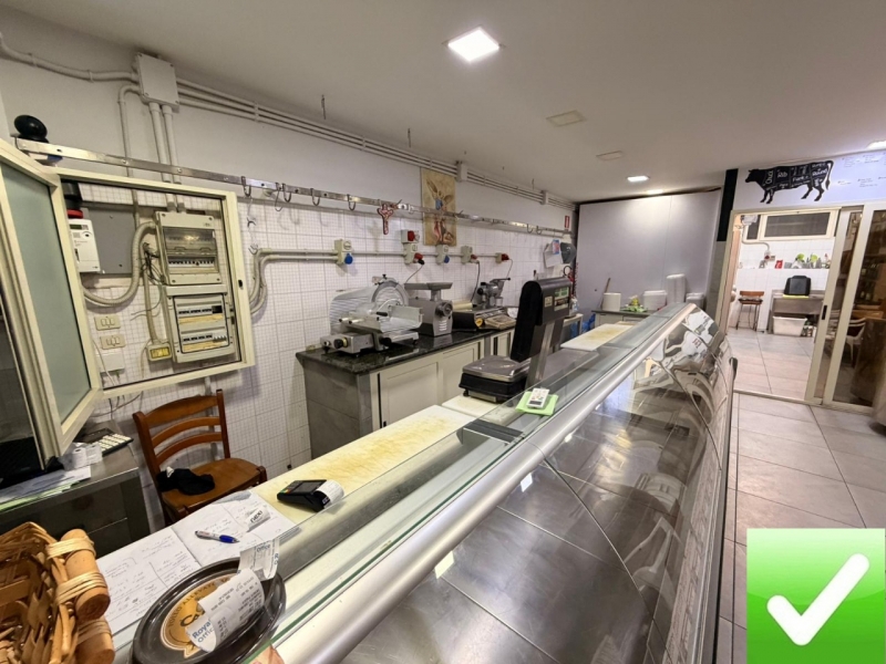 Attività Di Macelleria Con Attrezzature San Brunello