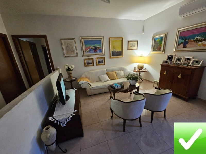 Ampio Luminoso Con Posto Auto, Verande, Cantina Via Pio XI 