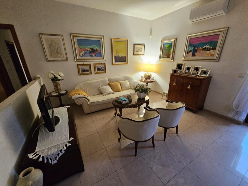 Ampio Luminoso Con Posto Auto, Verande, Cantina Via Pio XI 