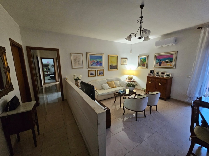 Ampio Luminoso Con Posto Auto, Verande, Cantina Via Pio XI 