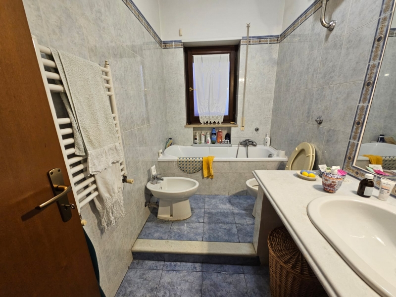 Ampio Luminoso Con Posto Auto, Verande, Cantina Via Pio XI 