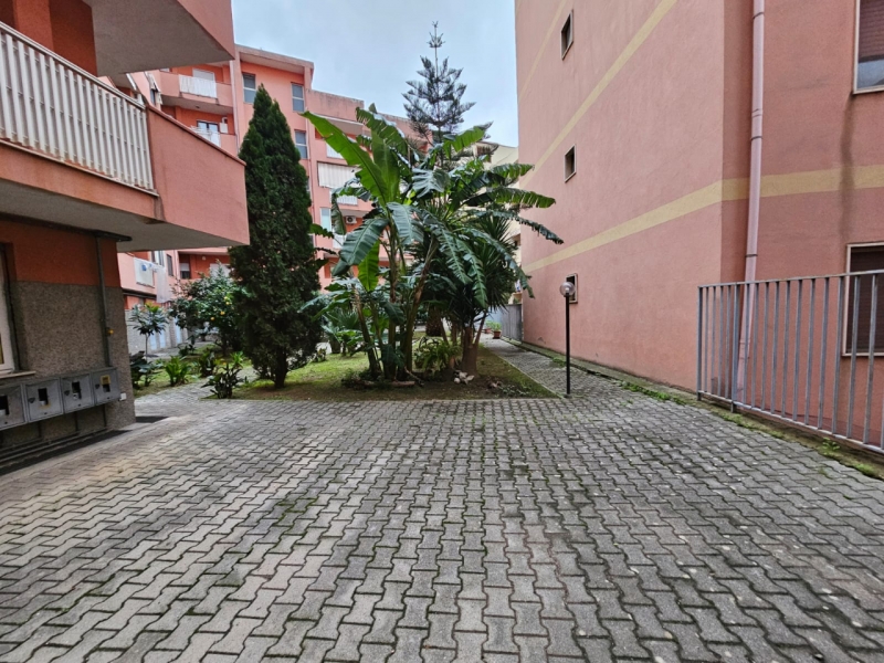 Ampio Luminoso Con Posto Auto, Verande, Cantina Via Pio XI 