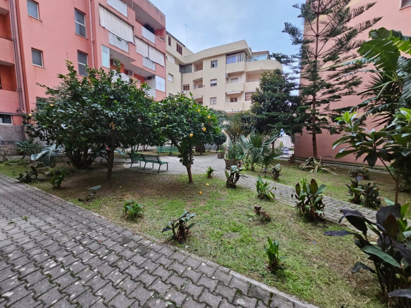 Ampio Luminoso Con Posto Auto, Verande, Cantina Via Pio XI 