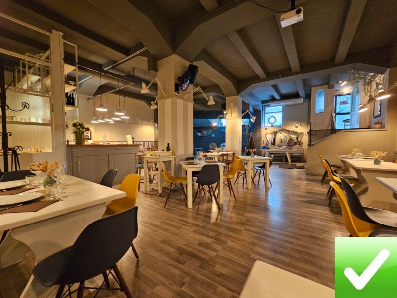 Ampio Locale 200 Mq Centro Via Venezia