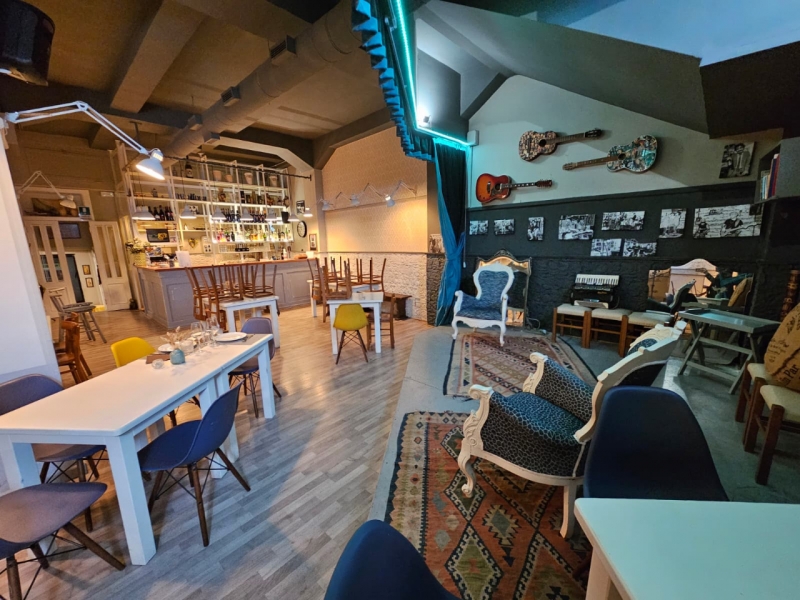 Ampio Locale 200 Mq Centro Via Venezia