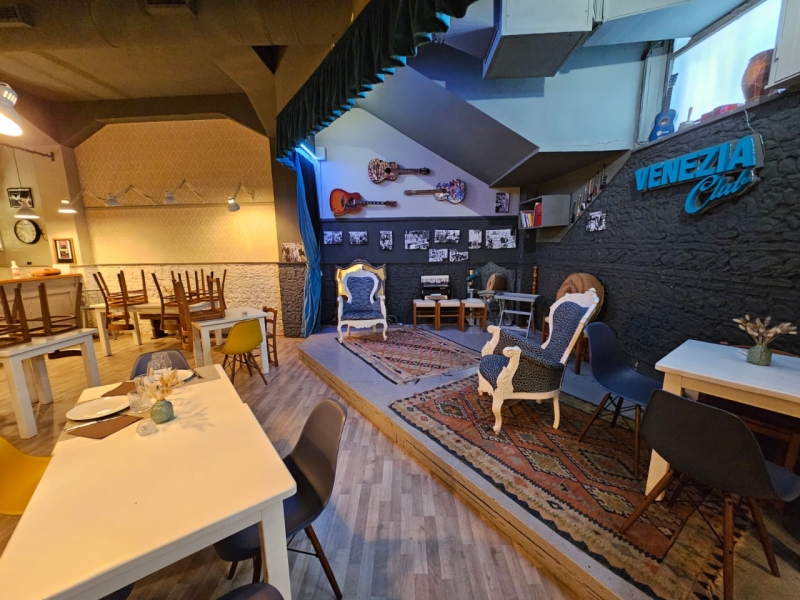 Ampio Locale 200 Mq Centro Via Venezia