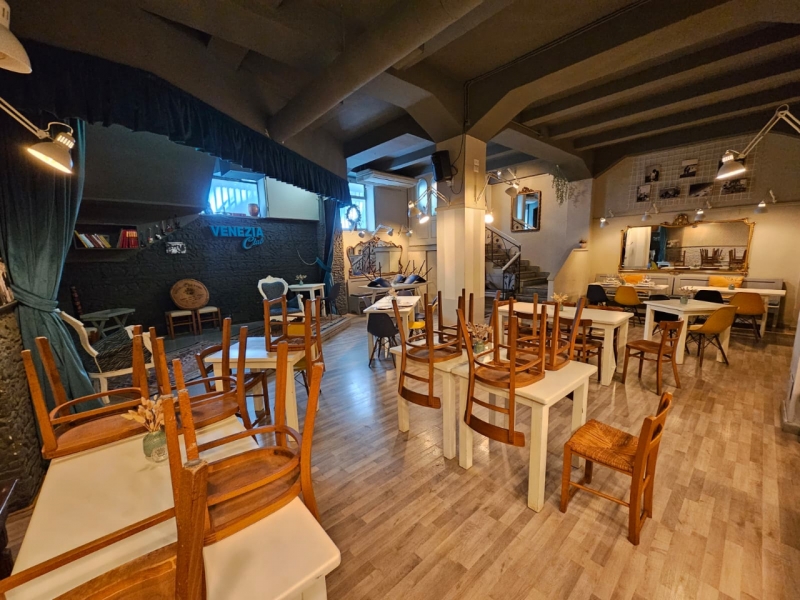 Ampio Locale 200 Mq Centro Via Venezia