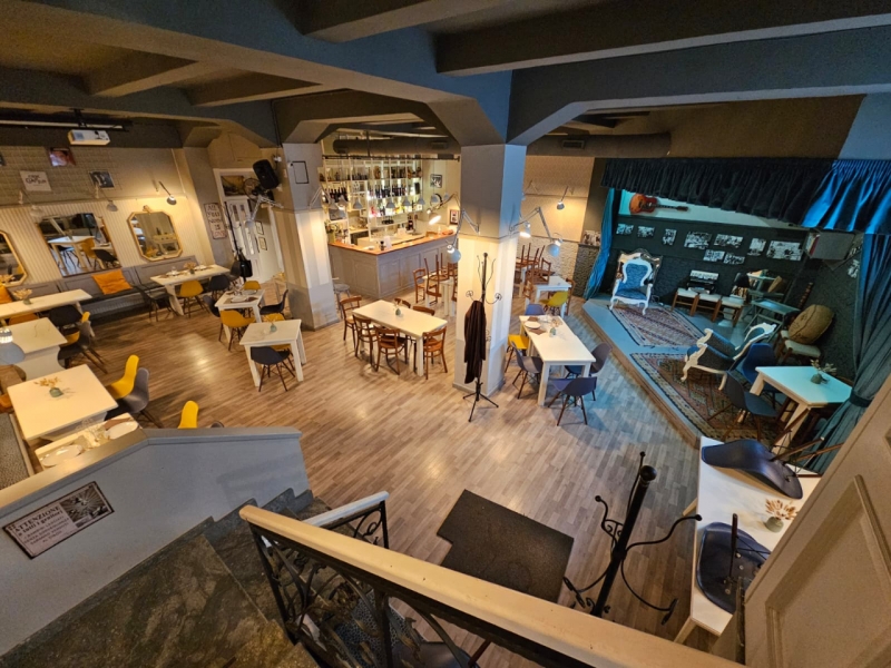 Ampio Locale 200 Mq Centro Via Venezia