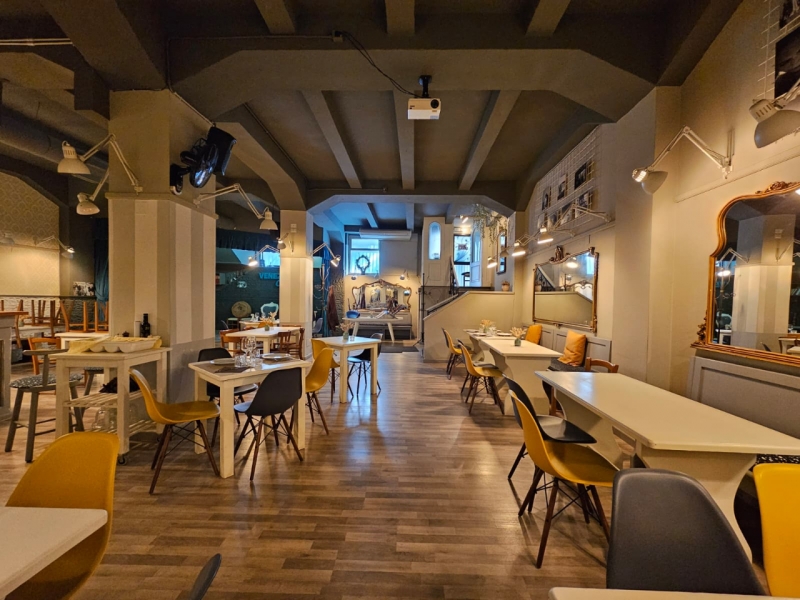 Ampio Locale 200 Mq Centro Via Venezia