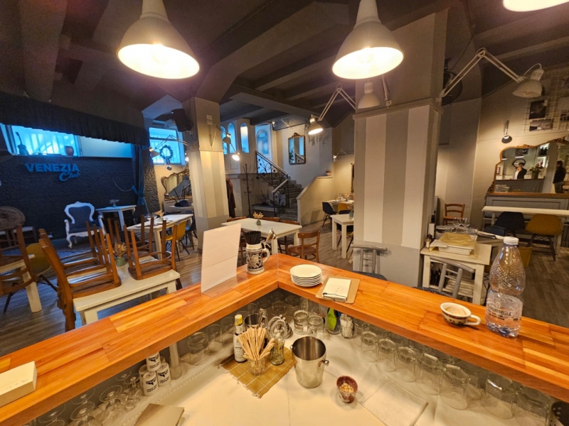 Ampio Locale 200 Mq Centro Via Venezia