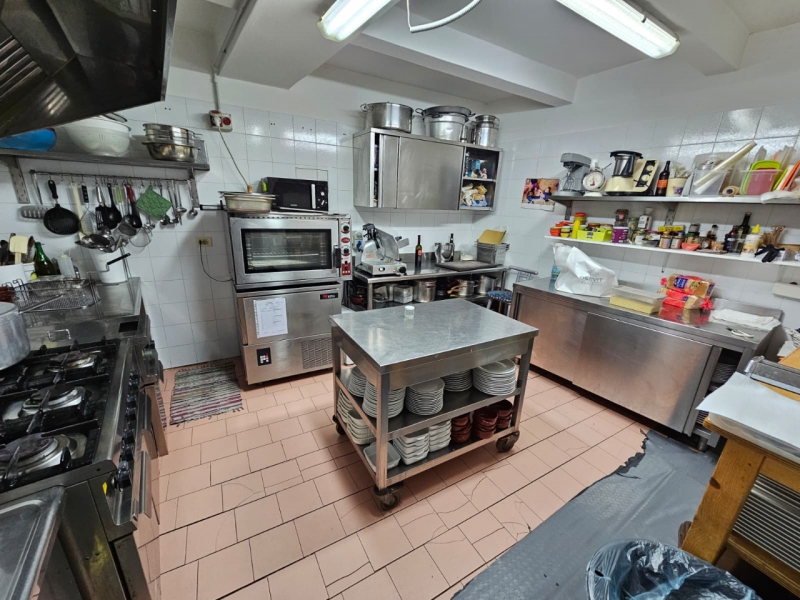 Ampio Locale 200 Mq Centro Via Venezia