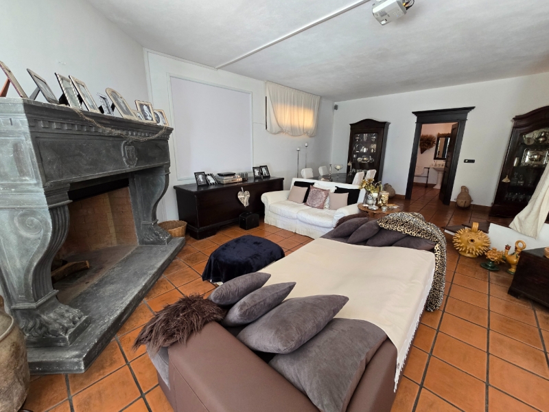 Villa Esclusiva e Prestigiosa Con Giardino, Piscina e Vista Mare Mozzafiato Montepaone