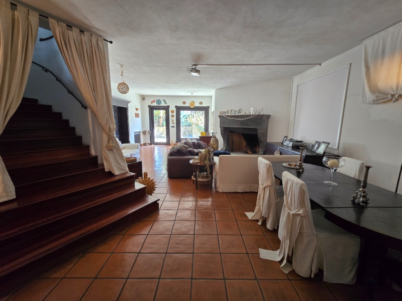 Villa Esclusiva e Prestigiosa Con Giardino, Piscina e Vista Mare Mozzafiato Montepaone