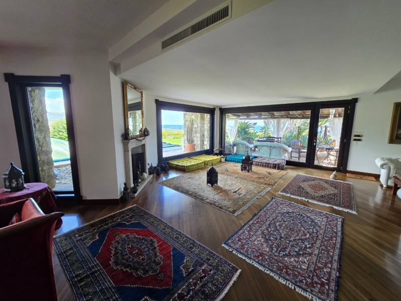 Villa Esclusiva e Prestigiosa Con Giardino, Piscina e Vista Mare Mozzafiato Montepaone