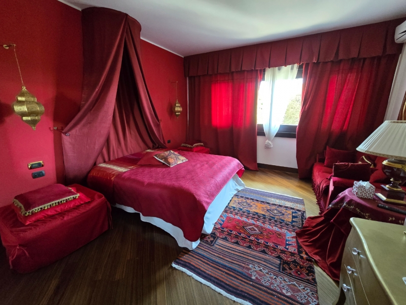 Villa Esclusiva e Prestigiosa Con Giardino, Piscina e Vista Mare Mozzafiato Montepaone